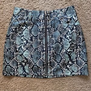 Women’s Faux Leather Snake skin Printed Mini zipper skirt